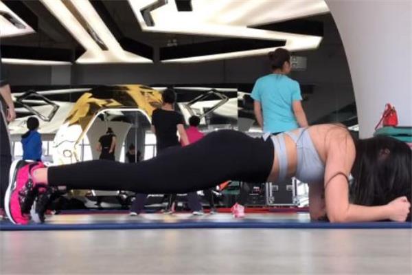 山羊挺身替代动作 哪些动作可以替代山羊挺身 山羊挺身替代动作 哪些动作可以替代山羊挺身