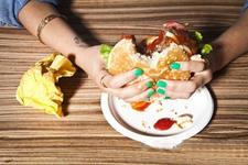 过度节食容易让女人花萎黄 过度节食容易让女人花萎黄