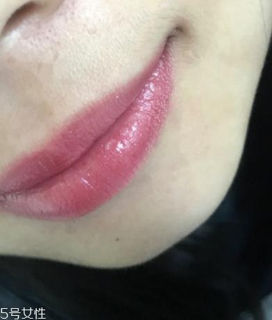 雅诗兰黛恋爱460很闪吗 雅诗兰黛love460素颜上嘴图 雅诗兰黛恋爱460很闪吗 雅诗兰黛love460素颜上嘴图