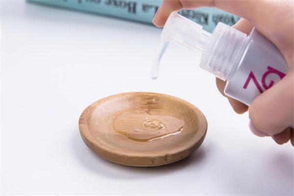 za卸妆水怎么样 za卸妆水会引起长痘吗 za卸妆水怎么样 za卸妆水会引起长痘吗