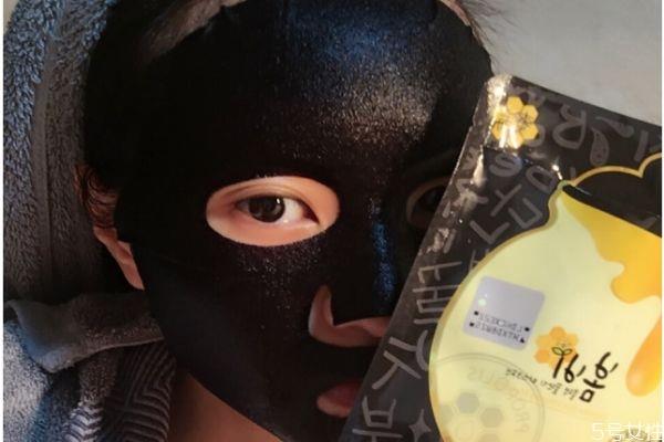 春雨黑面膜洗不洗 春雨黑面膜敷多少分钟 春雨黑面膜洗不洗 春雨黑面膜敷多少分钟