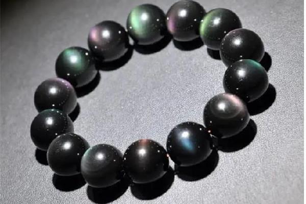 黑曜石适合什么属相 黑曜石适合女人戴吗 黑曜石适合什么属相 黑曜石适合女人戴吗