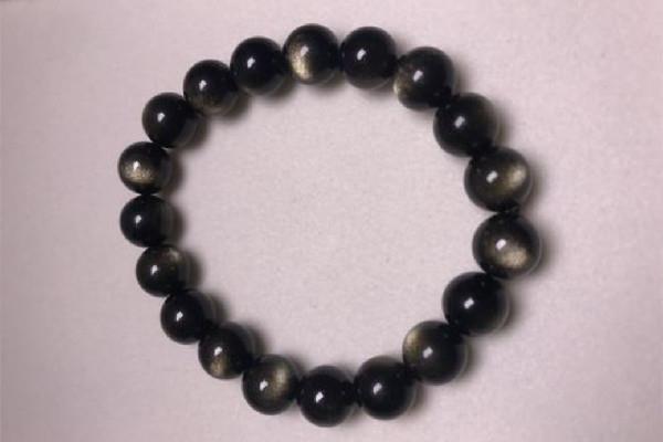 黑曜石适合什么属相 黑曜石适合女人戴吗 黑曜石适合什么属相 黑曜石适合女人戴吗