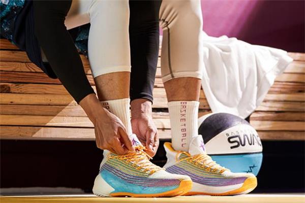 安踏kt4总决赛和kt4区别 kt4总决赛多少钱 安踏kt4总决赛和kt4区别 kt4总决赛多少钱