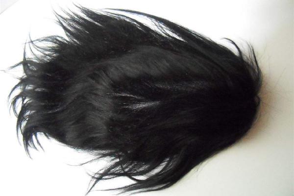 假发是什么材料做的 假发买真发好还是人造好 假发是什么材料做的 假发买真发好还是人造好