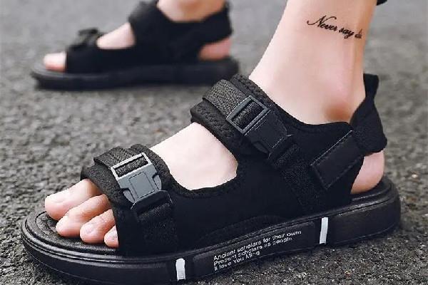 凉鞋可以泡水洗吗 凉鞋怎么清洗保养 凉鞋可以泡水洗吗 凉鞋怎么清洗保养