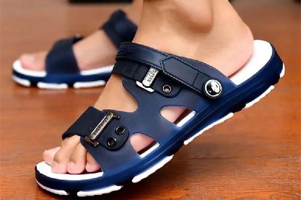 凉鞋可以泡水洗吗 凉鞋怎么清洗保养 凉鞋可以泡水洗吗 凉鞋怎么清洗保养