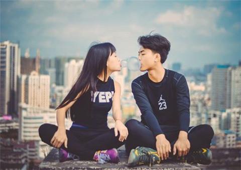 大学图书馆遇到心动的女生怎么追?