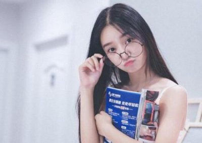 ​如何用幽默开场白与女生聊天？