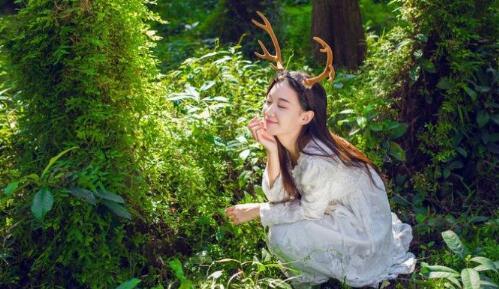 女生来姨妈了该怎么办安慰(女生来大姨妈暖男哄法)