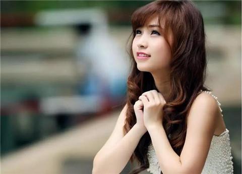 为什么要牵我的手？