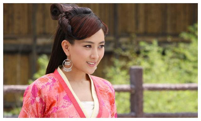 情史丰富的马苏：五任绯闻男友无缝对接，被爆多次劈腿私生活混乱