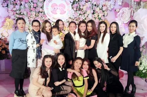 泰迪姐妹团面和心不和 上演现实版《甄嬛传》！