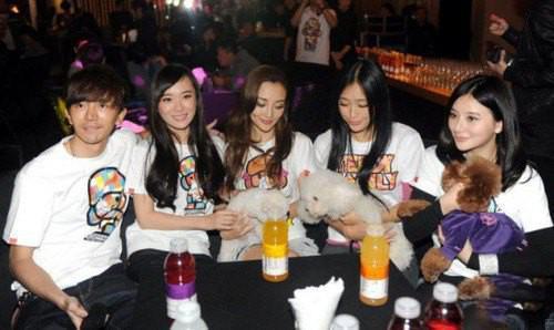 泰迪姐妹团面和心不和 上演现实版《甄嬛传》！