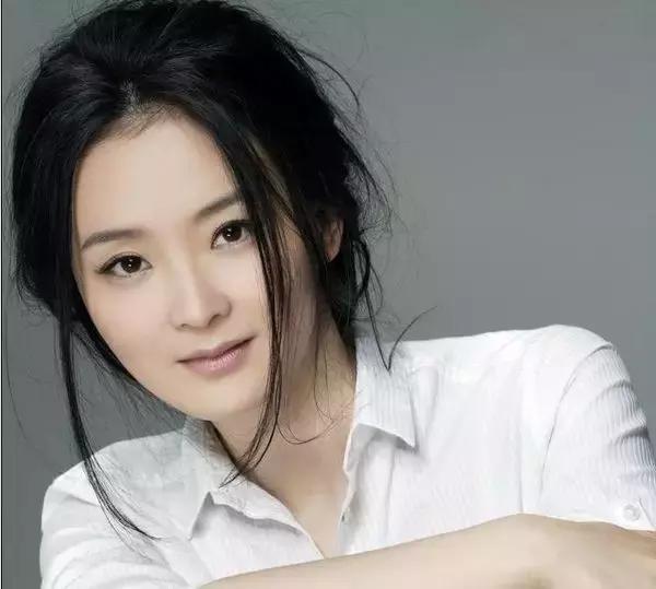 晴格格王艳儿子球球懂事了，气质高冷温柔体贴，妥妥的霸道小总裁