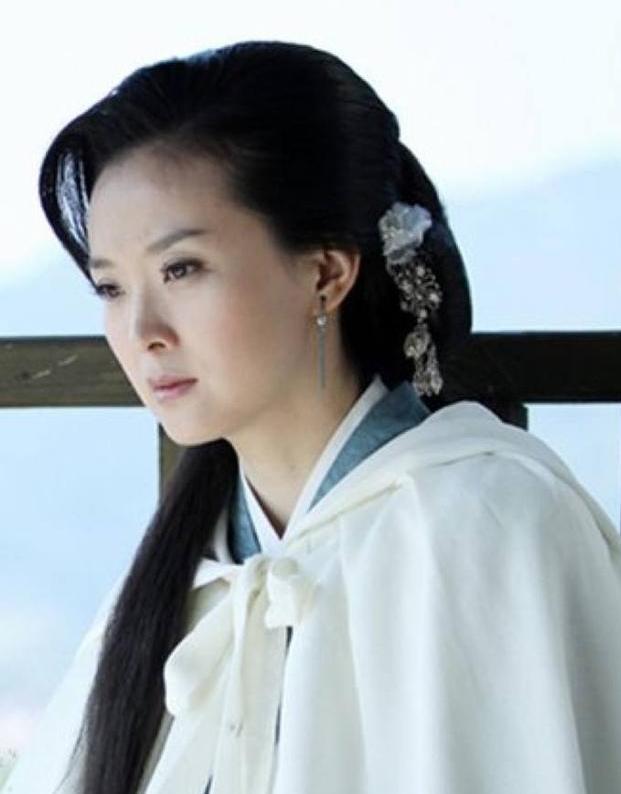 晴格格王艳儿子球球懂事了，气质高冷温柔体贴，妥妥的霸道小总裁