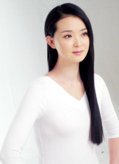 晴格格王艳胖脸发福，与继子王烁相差8岁，大12岁老公很疼她