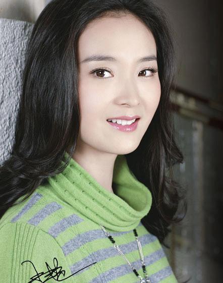 晴格格王艳胖脸发福，与继子王烁相差8岁，大12岁老公很疼她