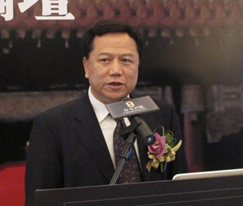 晴格格王艳胖脸发福，与继子王烁相差8岁，大12岁老公很疼她