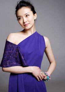 ​晴格格王艳胖脸发福，与继子王烁相差8岁，大12岁老公很疼她