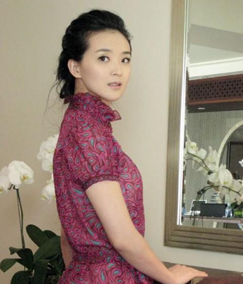 晴格格王艳胖脸发福，与继子王烁相差8岁，大12岁老公很疼她