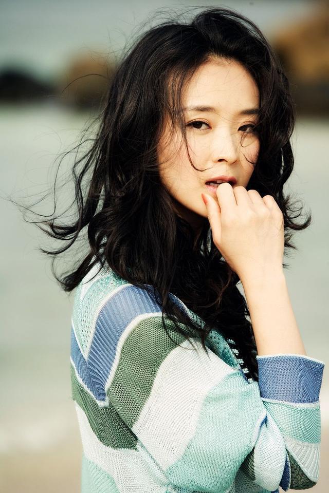 晴格格王艳胖脸发福，与继子王烁相差8岁，大12岁老公很疼她