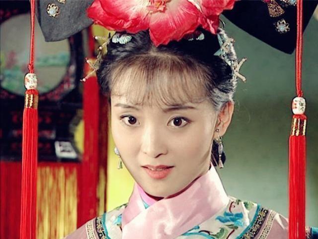 晴格格王艳胖脸发福，与继子王烁相差8岁，大12岁老公很疼她