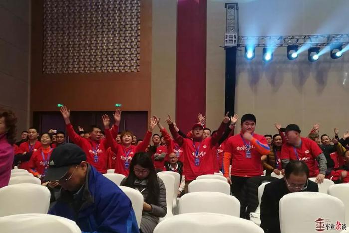 情怀与营销的邂逅，SWM斯威汽车冠名重庆足球队丨车业杂谈