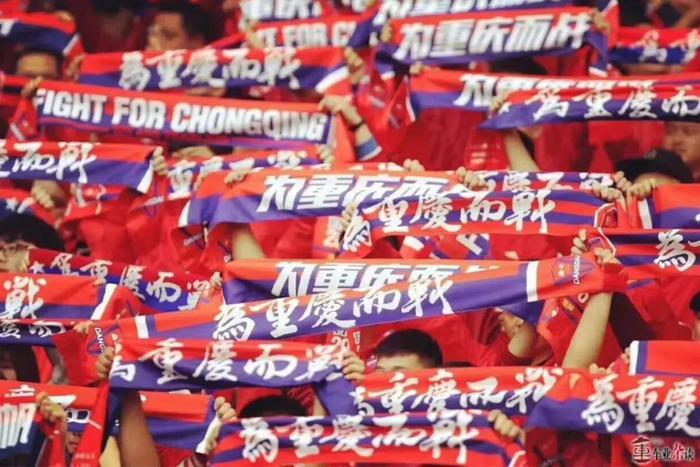 情怀与营销的邂逅，SWM斯威汽车冠名重庆足球队丨车业杂谈