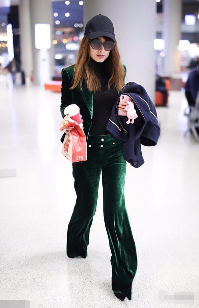 又是露背 又上男人装 吴昕现在的时尚感不输刘雯 杨幂啊