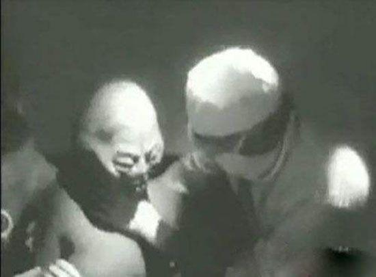 女子生下外星婴儿，自曝和外星人在一起，感觉很棒？