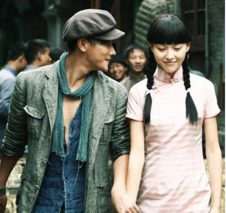 有一种爱情叫罗晋和唐嫣，八年前的照片就发现了罗晋对她的爱意！