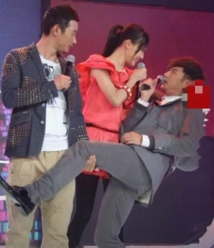 有一种爱情叫罗晋和唐嫣，八年前的照片就发现了罗晋对她的爱意！