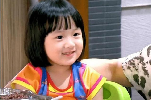 有种“美人胚子”叫吴尊女儿，如今才10岁，肤白貌美大长腿全都有