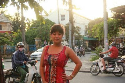 ​柬埔寨女人很热情在帮你，你可别以为占了便宜