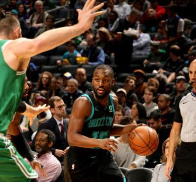 沃克43分！威少复出雷霆输球 鹈鹕四人20+ 布克37分仍输球