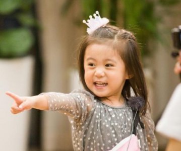 ​有一种“整容式”长大叫嗯哼，小时候“奶萌”