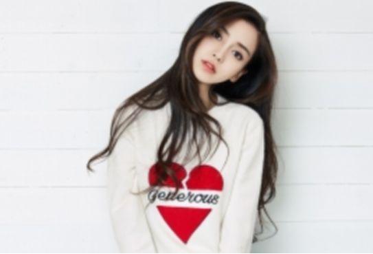 有种“发育过猛”叫19岁的杨颖,嫩模照片流出,少女身材太明显!