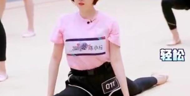 有种“劈叉”叫陈小纭,215度高难度劈叉,吴宣仪自愧不如