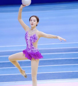 ​有种“劈叉”叫陈小纭，215度高难度劈叉，吴宣仪自愧不如