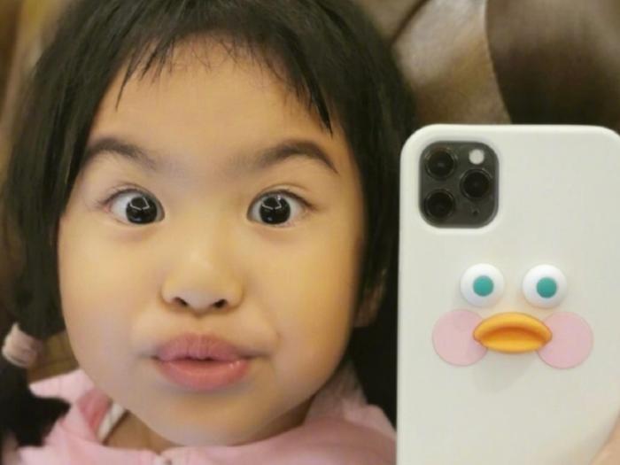 有种“神颜”叫包可艾,避开包文婧包贝尔缺点,继承奶奶混血基因