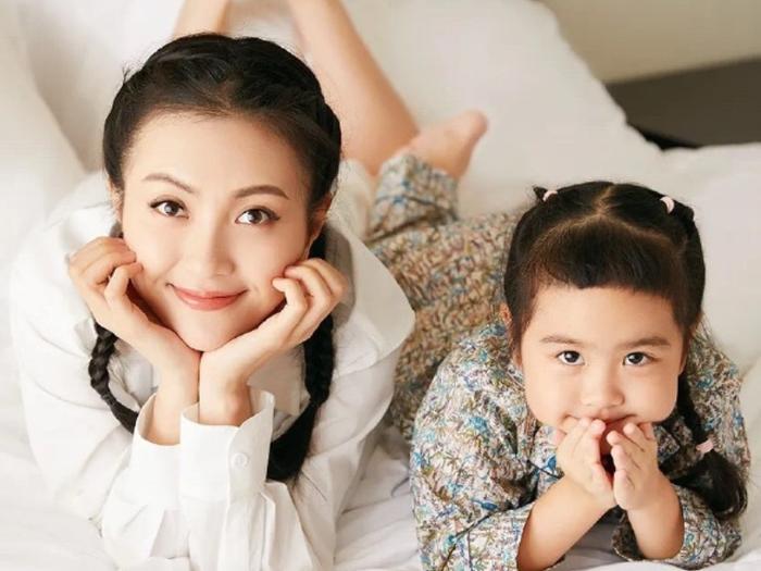 有种“神颜”叫包可艾,避开包文婧包贝尔缺点,继承奶奶混血基因