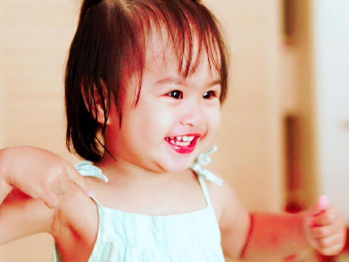 有种“神颜”叫包可艾,避开包文婧包贝尔缺点,继承奶奶混血基因