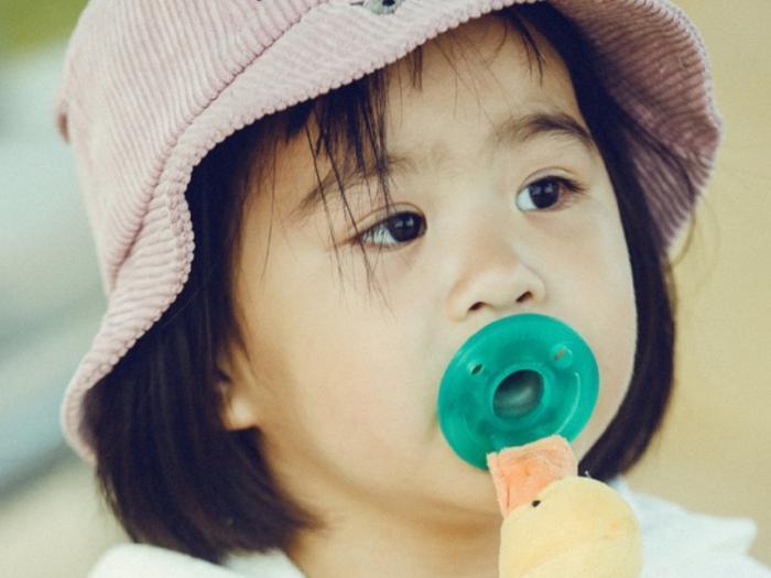 有种“神颜”叫包可艾,避开包文婧包贝尔缺点,继承奶奶混血基因