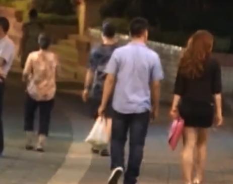 情侣入住酒店,发现针孔摄像头,酒店负责人:80%的酒店都有