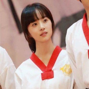 ​有一种“整容”叫《旋风少女》戚百草，掀起刘海后，美到不敢认