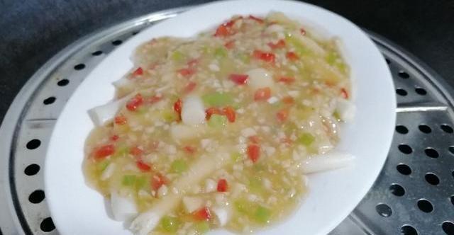 一道非常不错的家常菜，香甜的蒜蓉蒸海鲜菇做法，收藏了