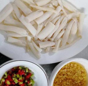 ​一道非常不错的家常菜，香甜的蒜蓉蒸海鲜菇做法，收藏了