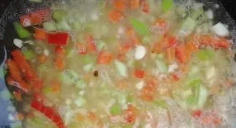 一道非常不错的家常菜，香甜的蒜蓉蒸海鲜菇做法，收藏了