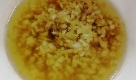 一道非常不错的家常菜，香甜的蒜蓉蒸海鲜菇做法，收藏了